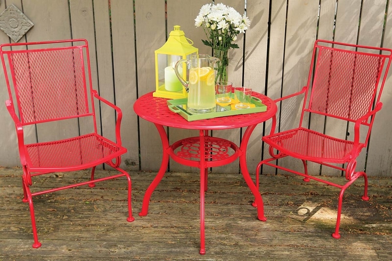 Using Spray Paint To Revitalize Your, What Paint To Use On Metal Patio Furniture
