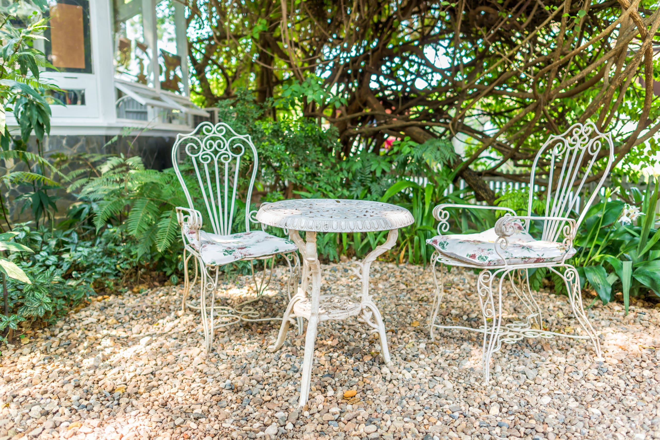 How To Paint Wrought Iron Patio Furniture (LIKE A PRO!)